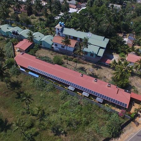 The Long Hostel Vịnh Arugam Ngoại thất bức ảnh